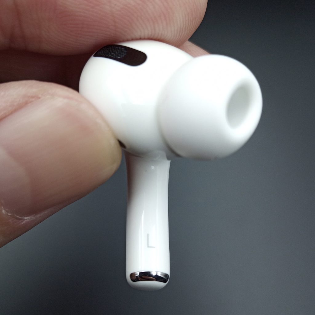 AirPods Proの軸に記載のL