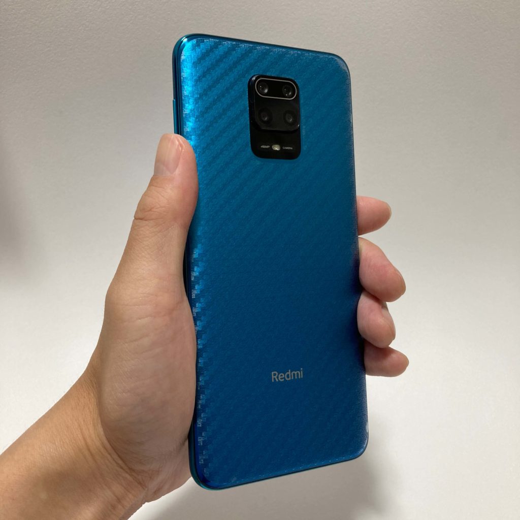 背面保護フィルムを装着したRedmi Note 9S