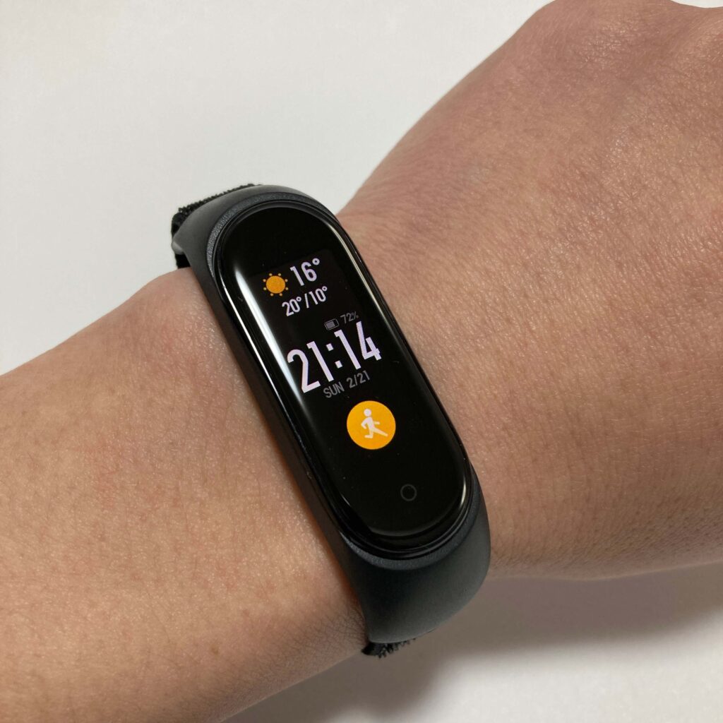 他社製バンドを装着したMi Band 5