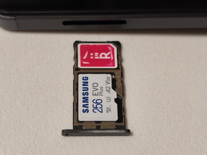 Headwolf Titan 1のカードスロット