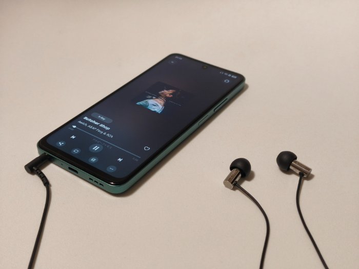 OPPO A5 5Gはイヤホンジャック搭載