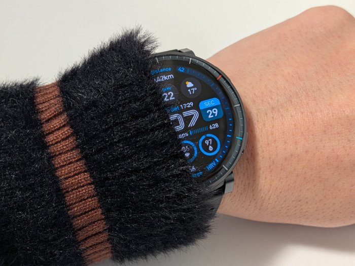 Amazfit Active MAXの装着イメージ