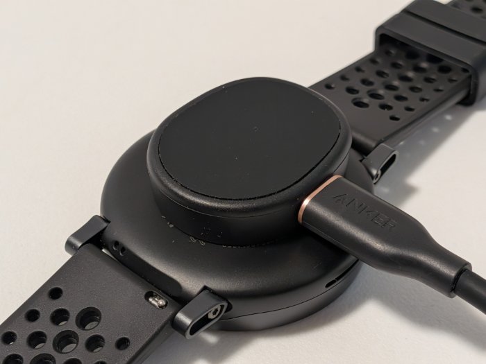 Amazfit Active MAXの充電方法