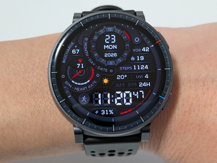 Amazfit Active Maxのディスプレイ