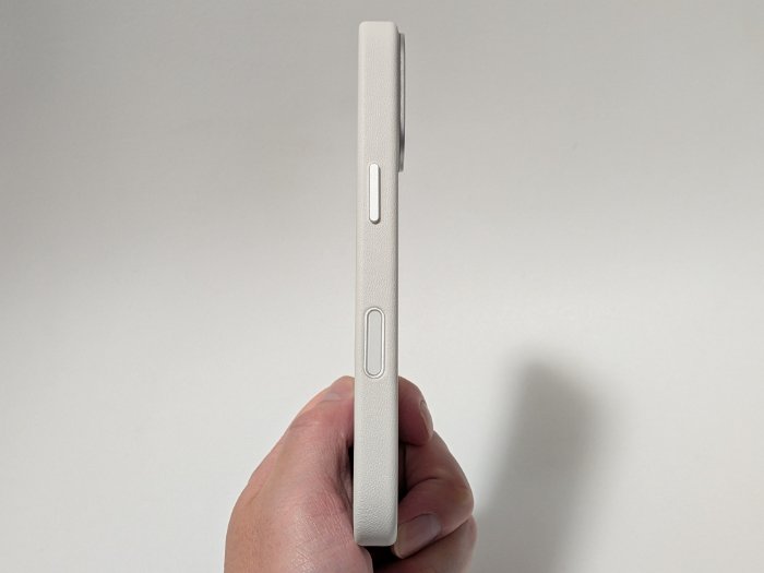 AULUMU A17 ヴィーガンレザーケース 装着感