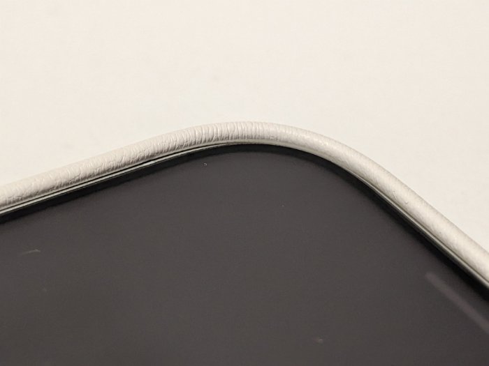 AULUMU A17 ヴィーガンレザーケース 装着感