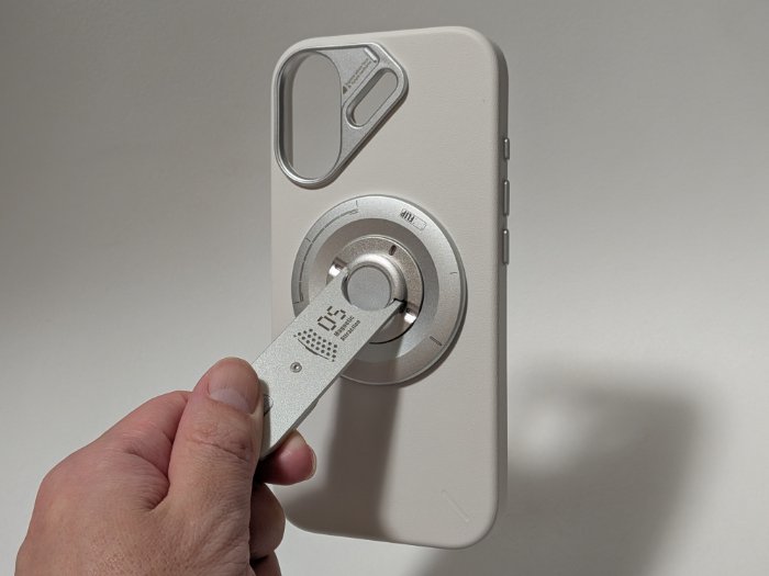 AULUMU A17 ヴィーガンレザーケースのMagSafe透け感