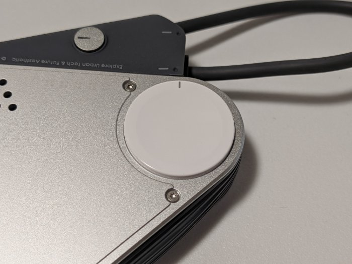 AULUMU M10のApple Watch用ワイヤレス充電ポート