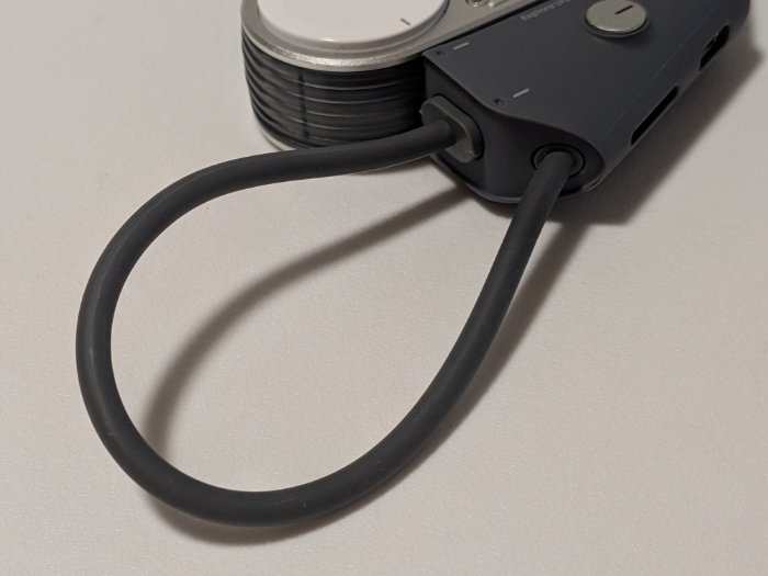 AULUMU M10の内蔵ケーブル