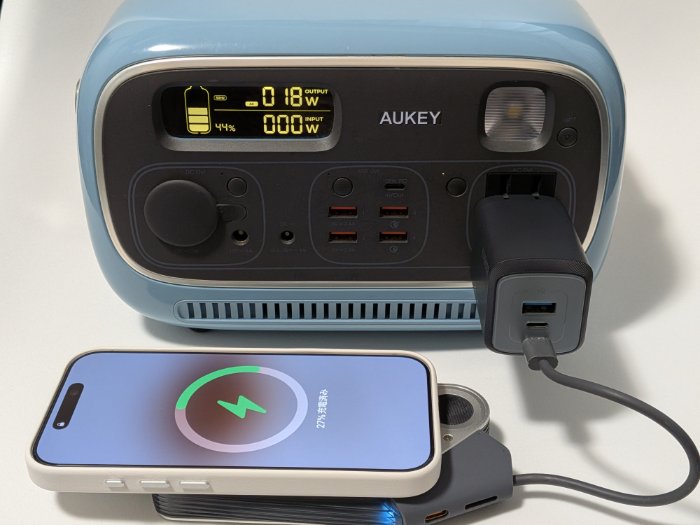 AULUMU M10のパススルー充電