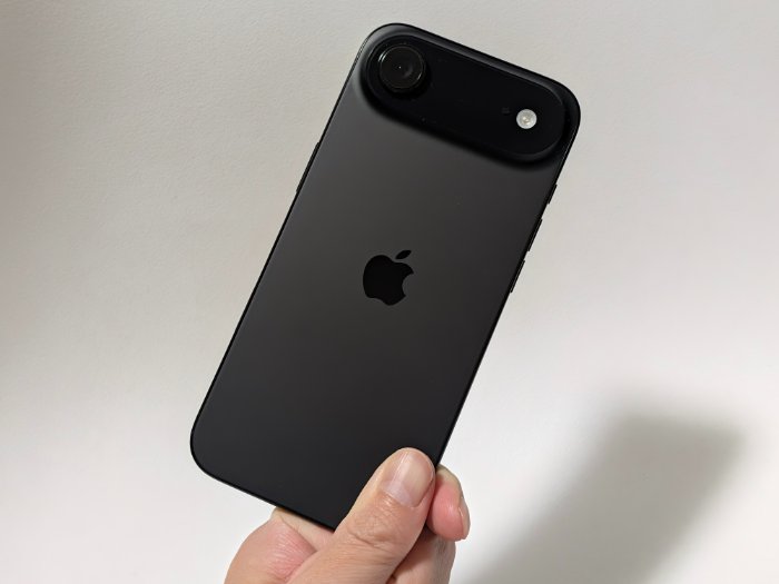 iPhone Airは薄さと軽さに価値を感じる人なら大満足のスマホ