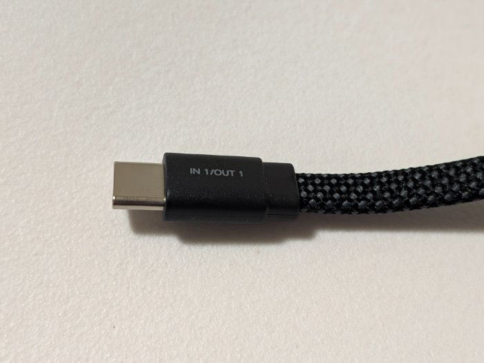 UGREEN MagFlow Proの内蔵ケーブル
