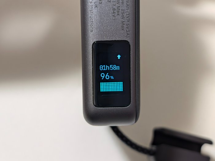 UGREEN MagFlow Proのディスプレイ